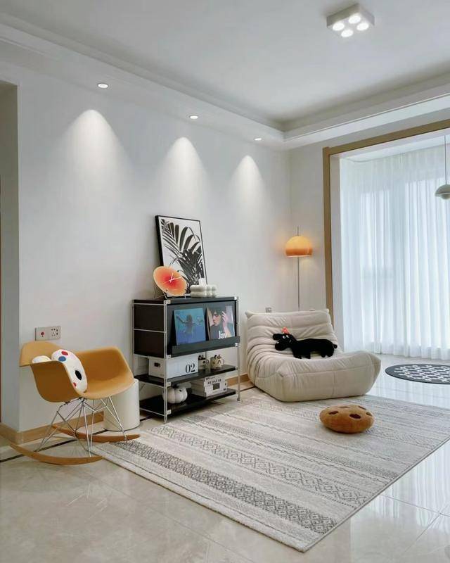 为何越来越多人不在客厅放沙发?过来人直言:这4个优点意想不到