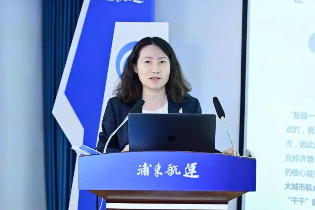 飞机租赁总裁刘浩然先生,华夏航空股份有限公司财务总监张静波女士