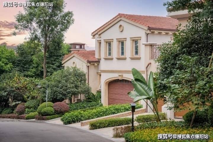 成都国际城南 牧马山半山别墅【万科君悦云台】上叠121㎡ 下叠133㎡