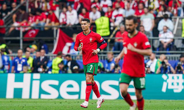 坎塞洛的直塞球造成混乱,土耳其后卫误传至门将,导致乌龙球,葡萄牙