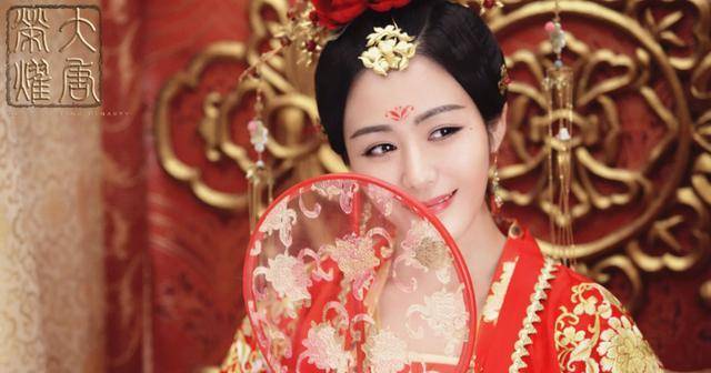 回顾这一次,曾惊动半个娱乐圈的汤晶媚,被小花任敏彻底"教育"了