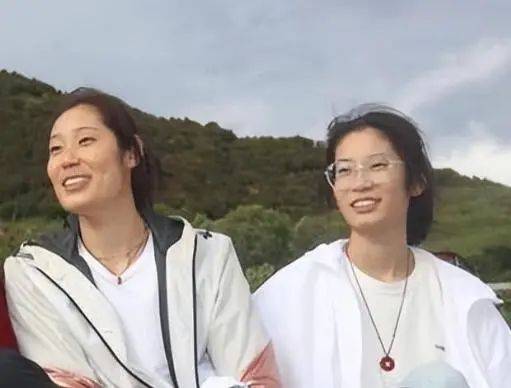 朱婷妹妹朱佳荟：15岁，女排二传接班人，郎平夸她天赋胜过姐姐_排球_中国女排