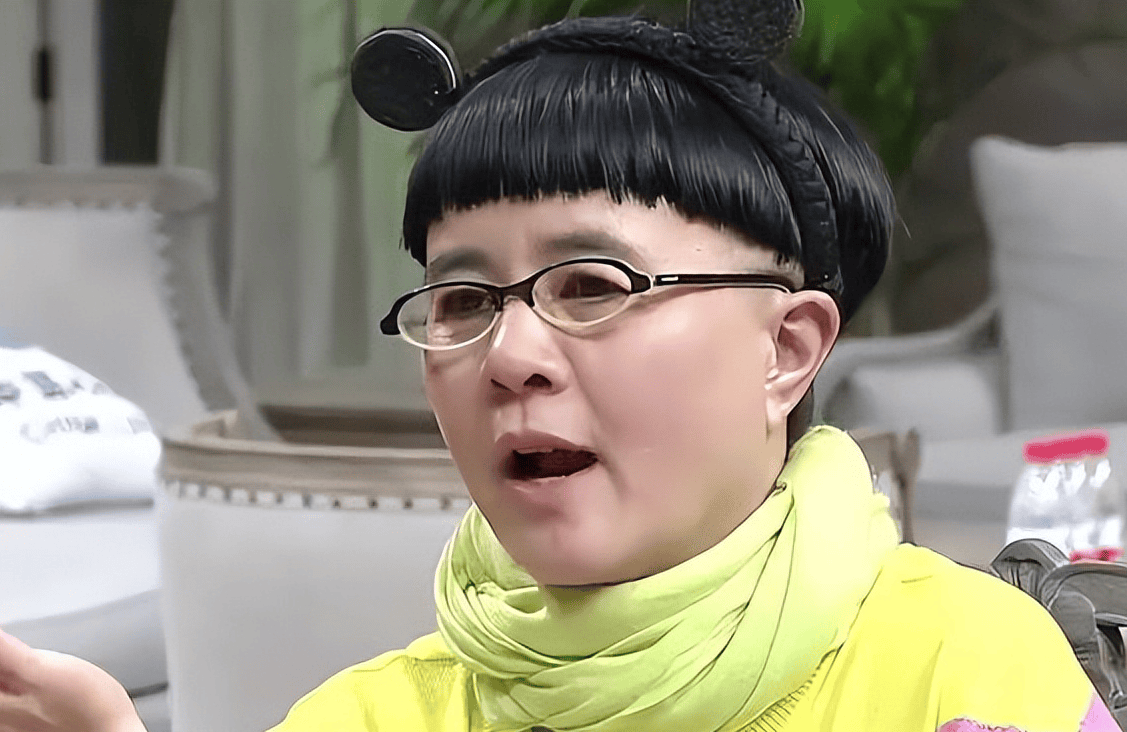 57岁金龟子终于换发型!模样气质大变,连亲生女儿都直呼认不出