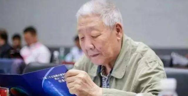 孙家栋送给她一个最浪漫的生日礼物,那就是让中国第一颗人造卫星东方