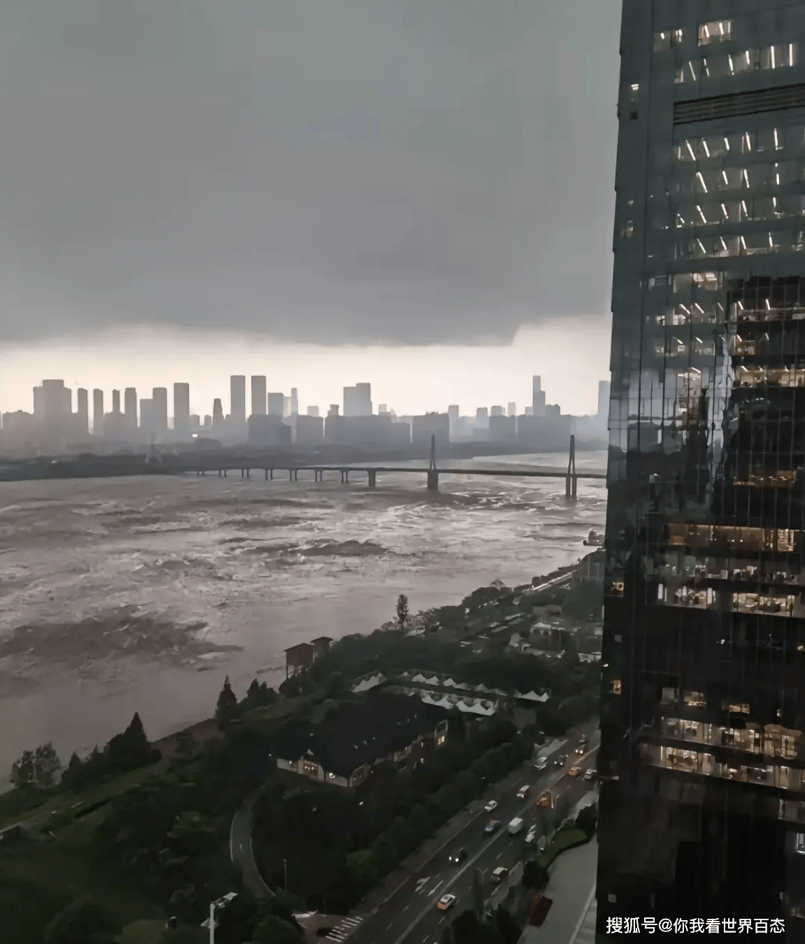 长沙特大暴雨!橘子洲头惨被淹,评论区炸开了锅