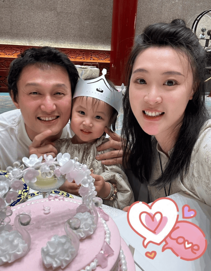 漂亮妈妈惠若琪:获博士学位上热搜!博士丈夫支持她追梦