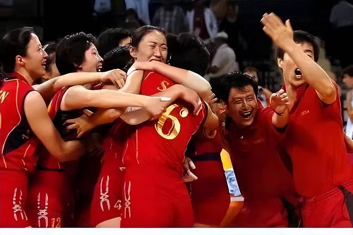 黄金一代女排重聚首,陈忠和显老,赵蕊蕊暖心,魏秋月女人味十足_中国