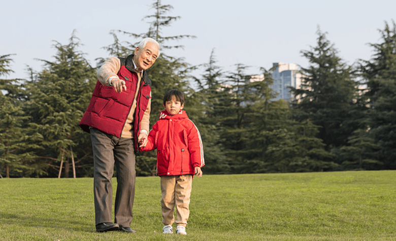 爷爷和孙子场景图片