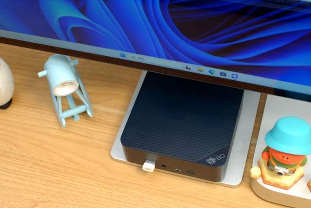 下班随手带走的电脑?新风尚的一体式轻办公主机零刻EQ13了解一下