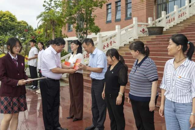 牛栏山一中校长张华礼图片