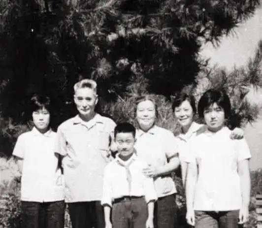 黄维的妻子蔡若曙,以美貌著称苦等黄维27年,晚年患上精神病