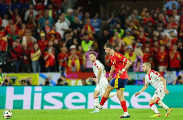 西班牙创造6项壮丽纪录!双子星耀欧洲杯,勇闯八强,欲破解89年尴尬