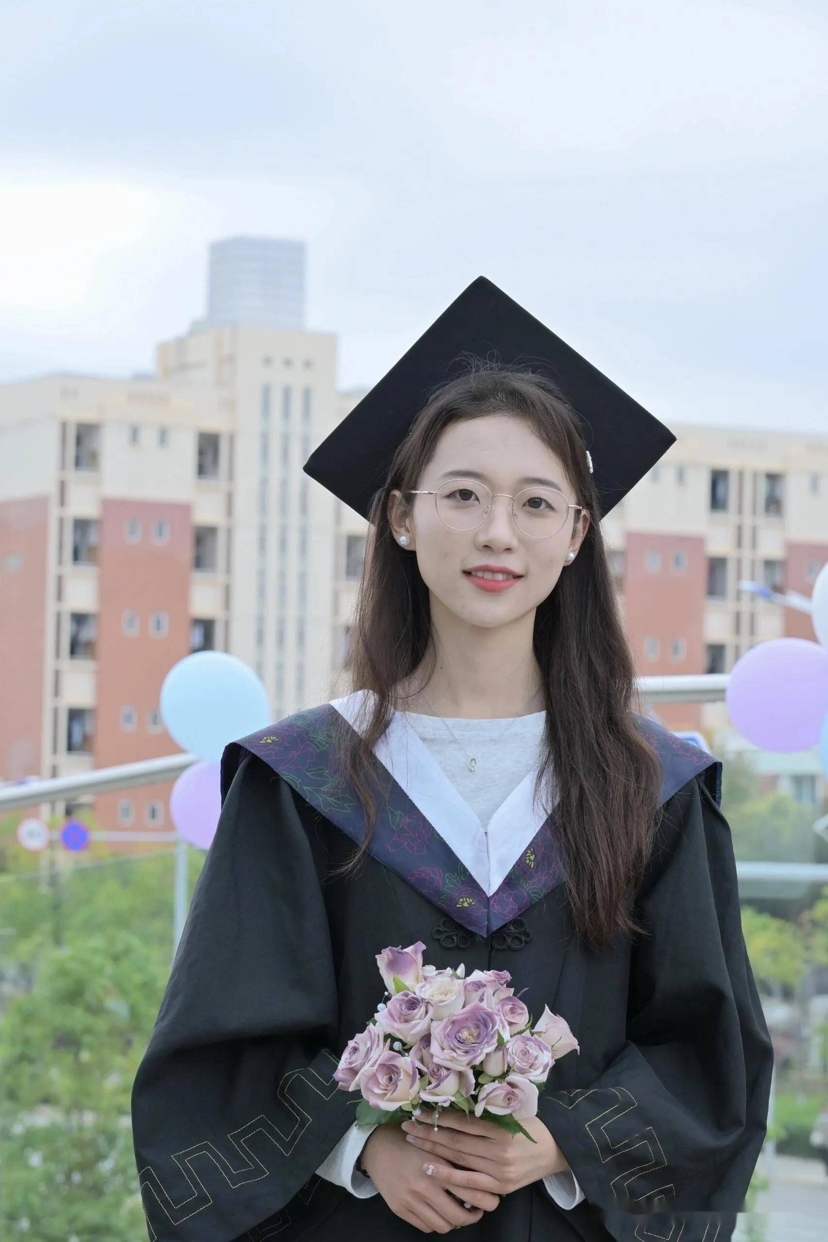 昆明医科大学"最美校花"走红网络,网友:明明可以靠脸吃饭,却偏偏要靠