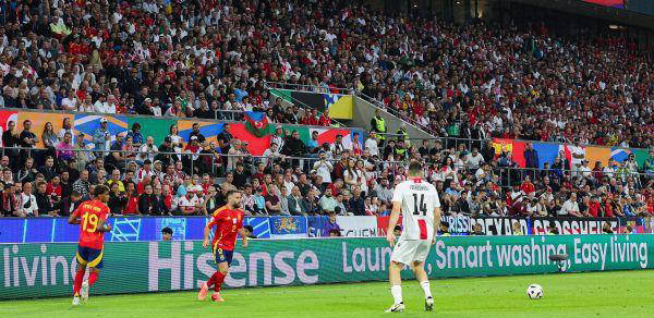 西班牙轻松晋级,换人成关键,莫拉塔或需调整首发位置