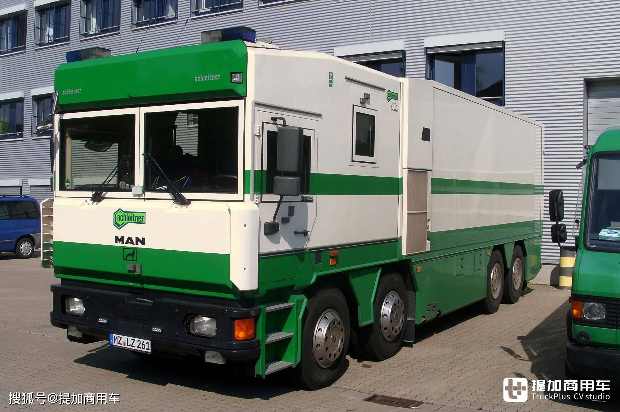 德国央行的运钞车有多牛?600马力防弹卡车底盘打造,谁碰谁碎