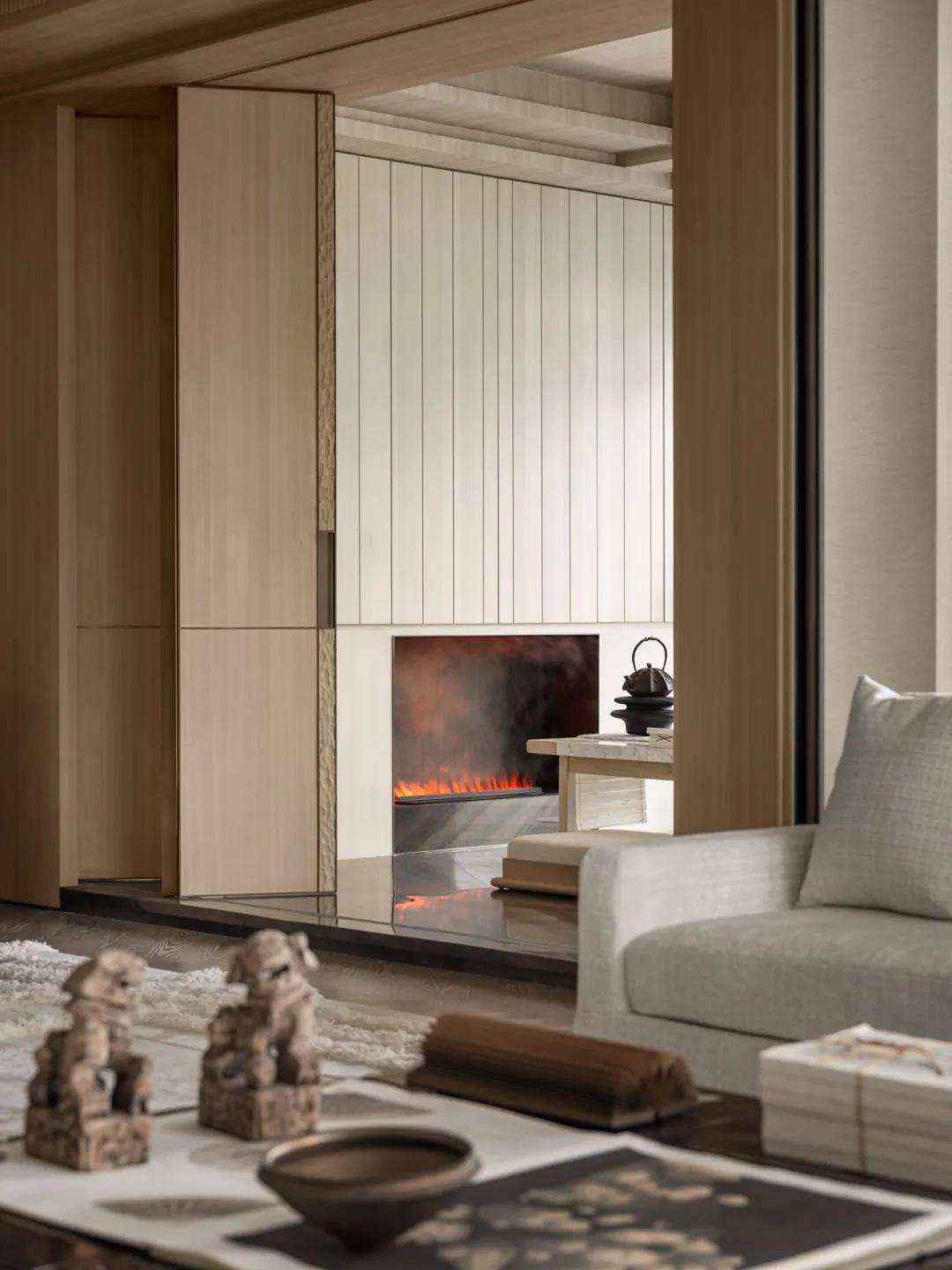 精装细节再比如工艺细节提升,主打一个"看不见":生活阳台全隔栅吊顶