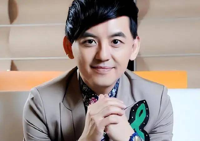 黄子佼,这个中国台湾有名的主持人,人称"台版何炅".