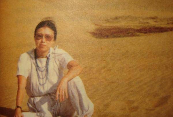 荷西去世已12年,三毛为何还要自杀?17年后遗书公布才知她的绝望