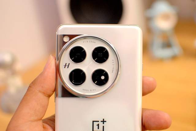 一加12开箱体验：人生第一台哈苏，看看一加的十年力作