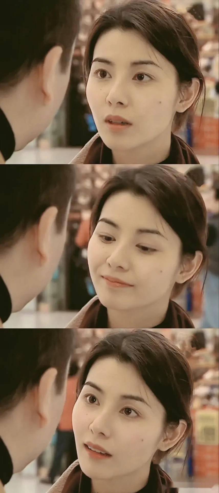 这位曾经的香港小姐冠军,如今已经转型为演员和歌手,凭借其出众的外貌