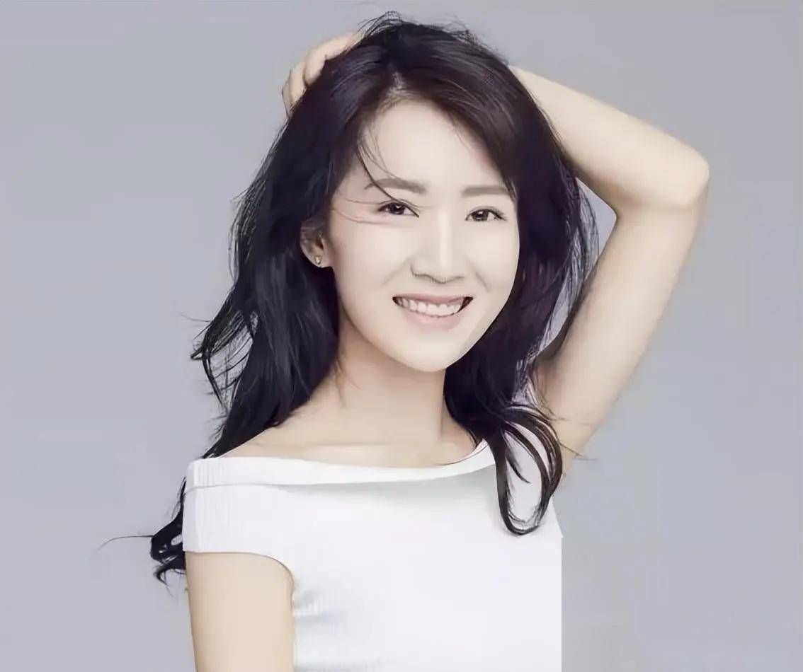 岁阔太李念写真曝光,美貌与才华兼具,魅力无法挡!