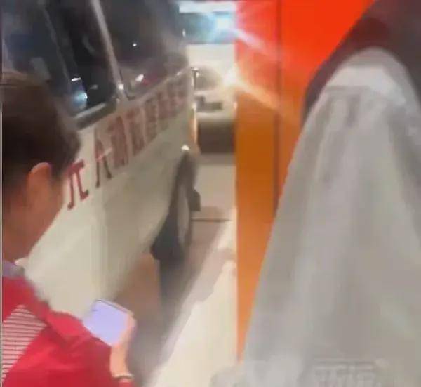 平江赈灾车高速收费后续：官方回应先预约，车主发声，评论区沦陷-平江高速收费站电话