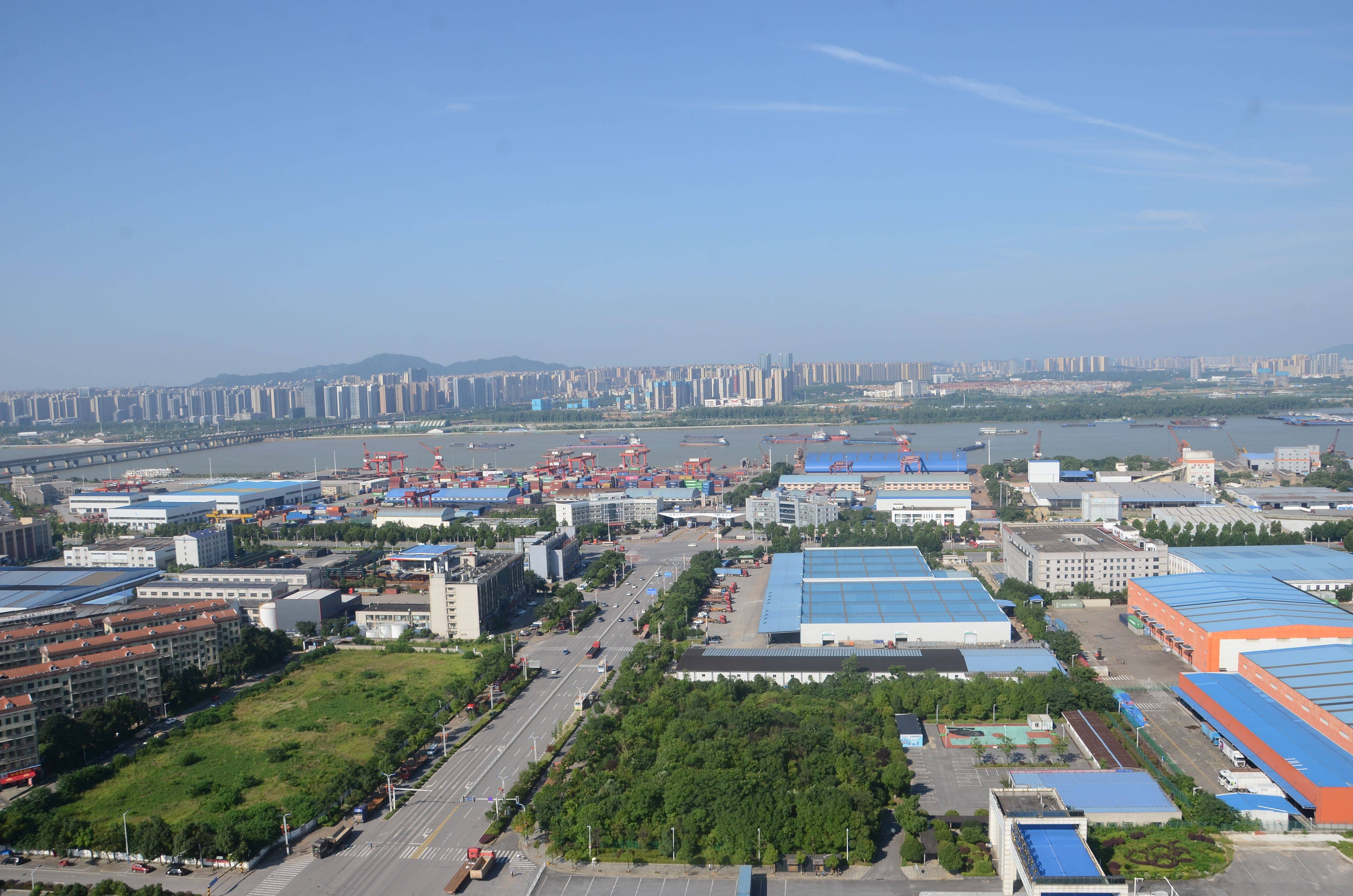 长沙新港抓紧恢复港口装卸生产