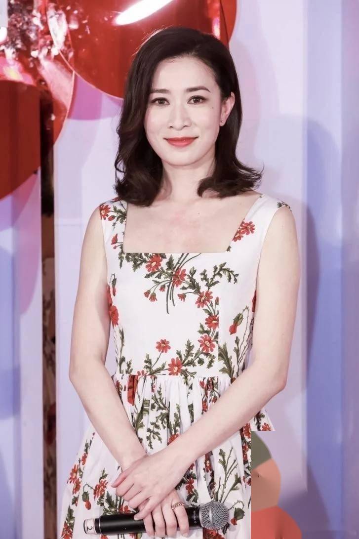 佘诗曼,出生于1984年,是香港著名女演员,歌手.