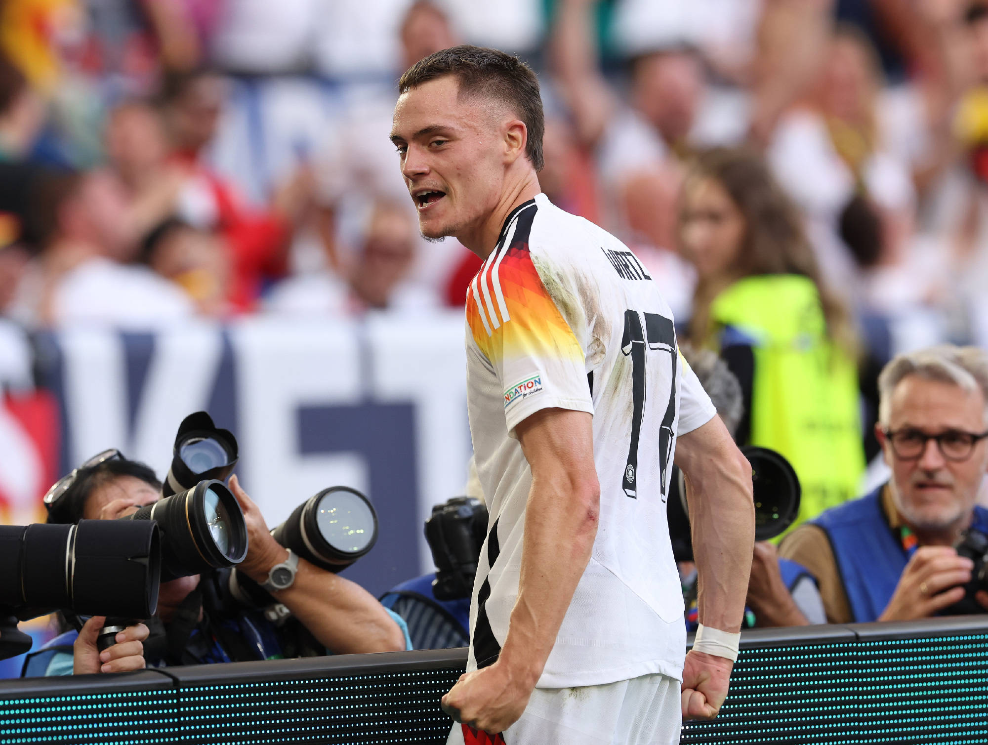 京媒名记:西班牙就剩半条命,绝杀没被var吹?不科学