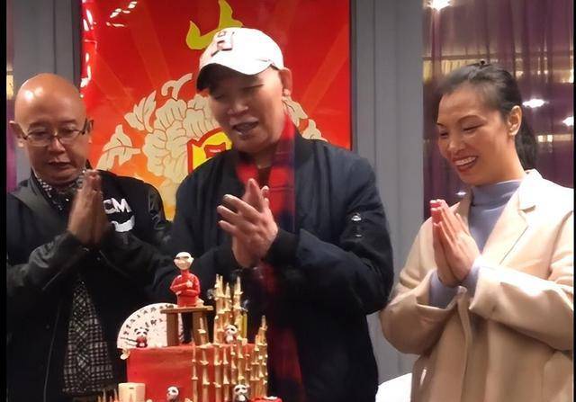 成都男神李伯清,第二任妻子年轻漂亮,知性优雅