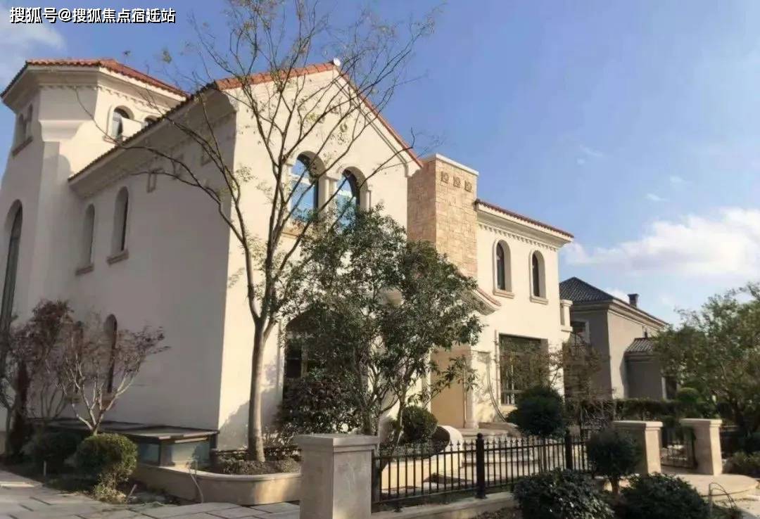 宽横厅短进深,双首层8米挑高客厅;另有超高附赠:花园面积约400-2400平