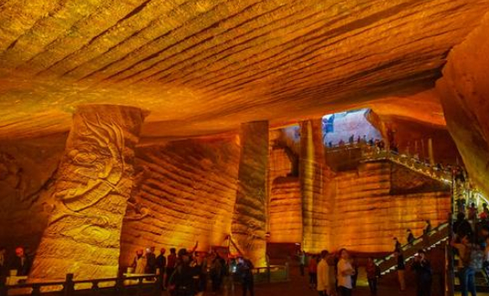 4个村民用4台水泵连续抽水17天,"世界第九大奇迹"重见天日