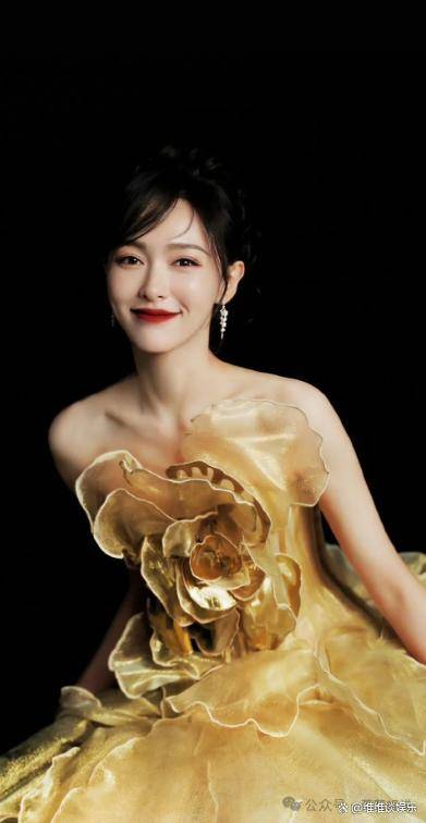 唐嫣40岁惊艳亮相,香槟裙绽放新魅力,身材完美如初