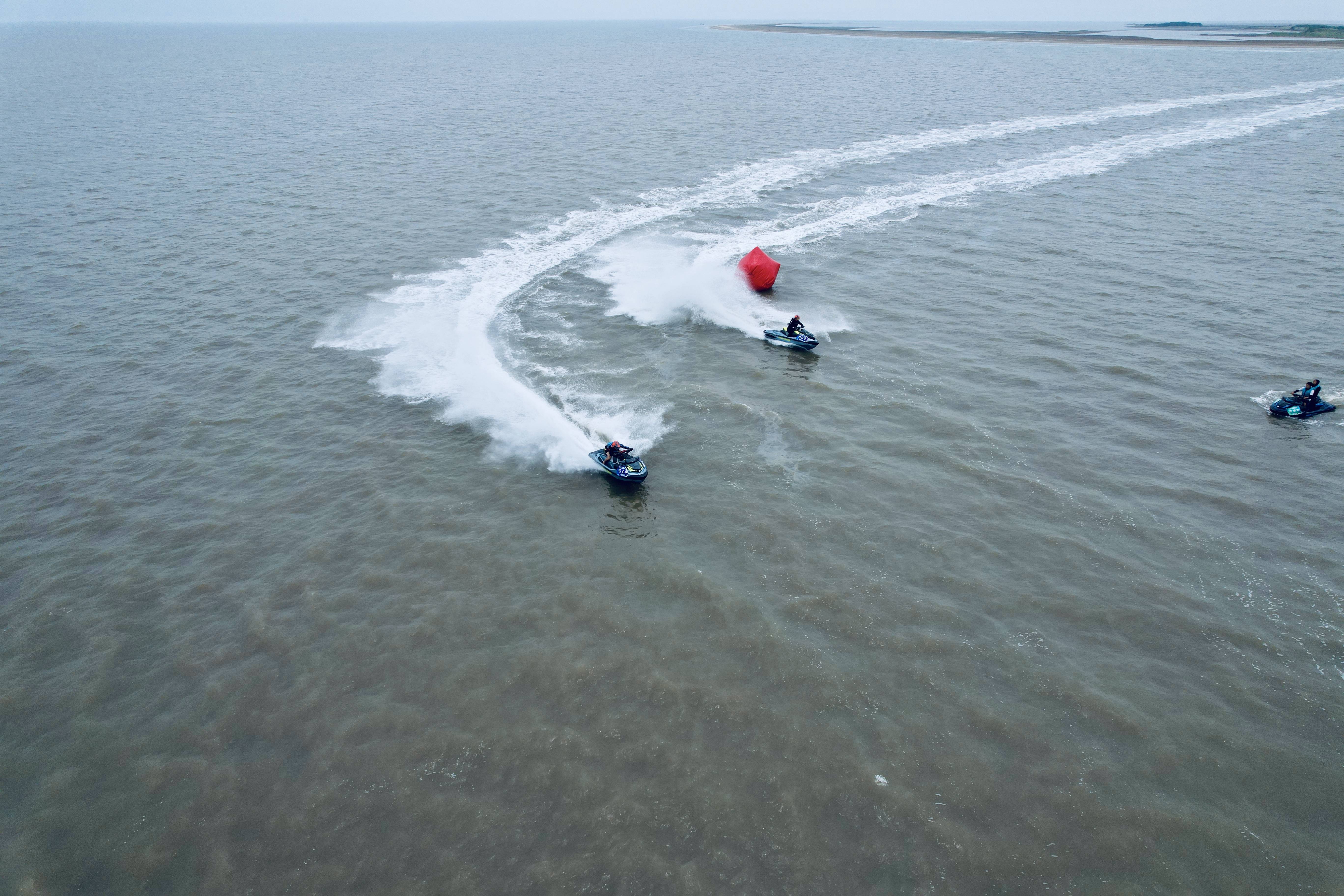 "逐浪竞技嘉年华"全国摩托艇大赛在唐山举行