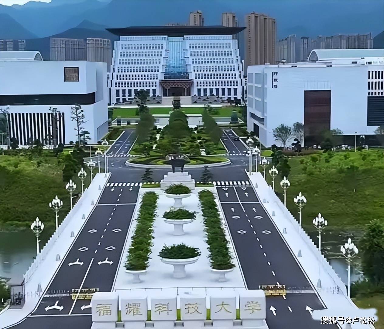 曹德旺回应福耀科技大学招生搁置的消息,做出承诺!