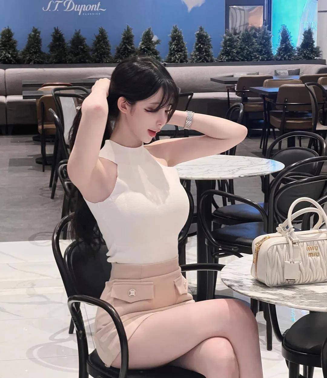 韩国顶级模特,凹凸有致的身材搭配绝美大长腿!