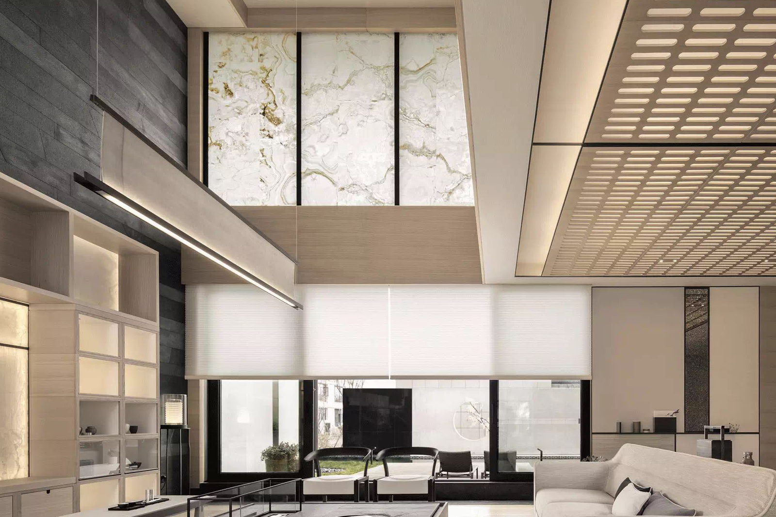 空间呈现了中式的沉稳与现代的时尚感,理石背景墙内嵌的原木博古架