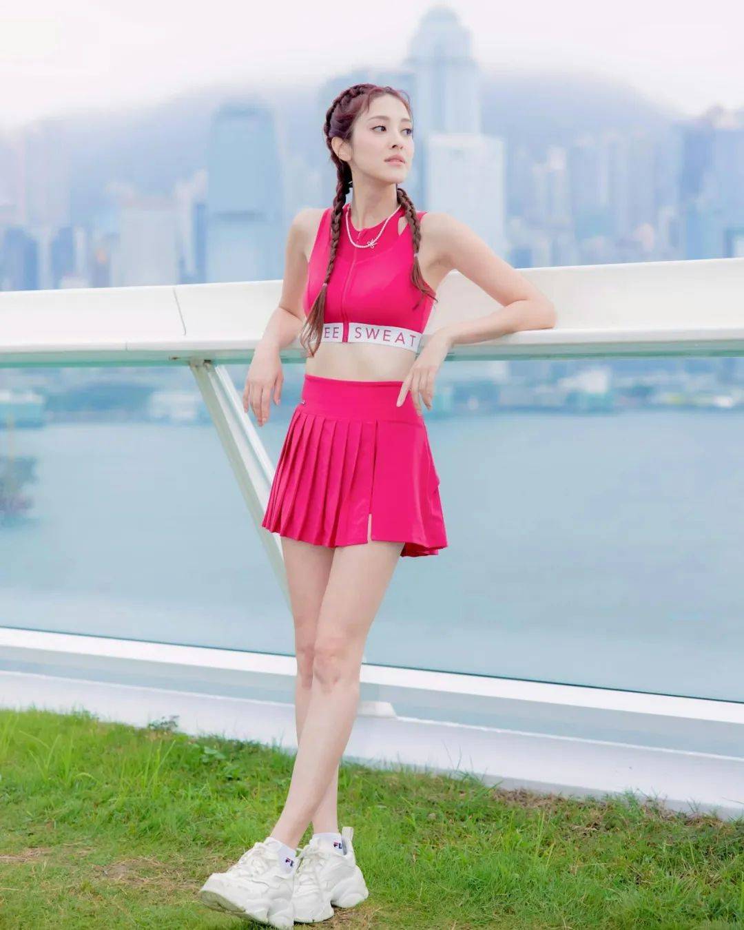 54岁视帝郑嘉颖宠溺娇妻无上限!