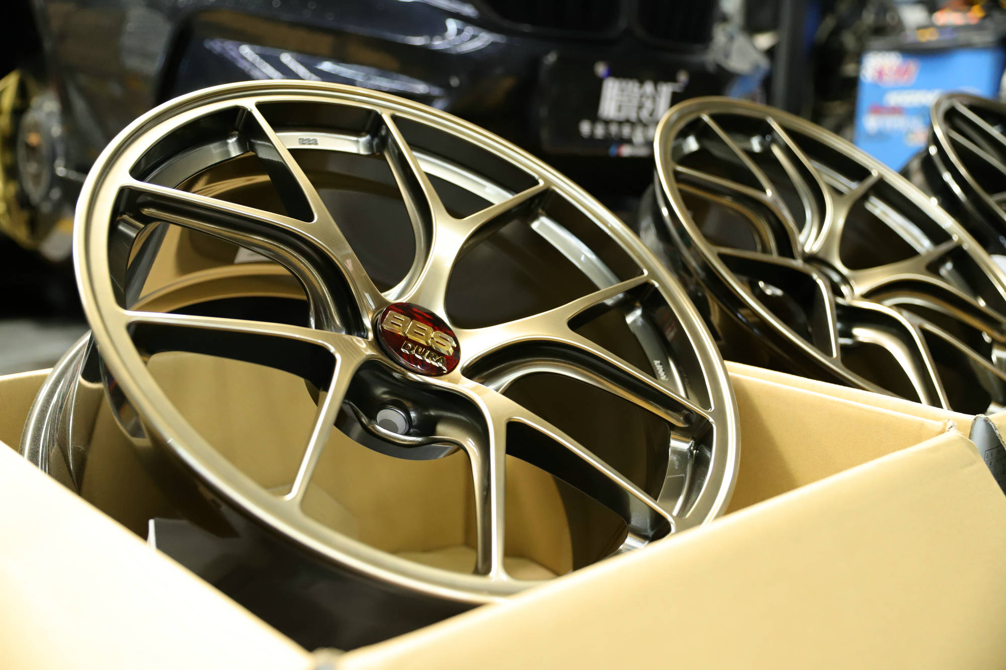 性能表现不凡且优雅动感,宝马m2的 bbs ri-d轮毂改装