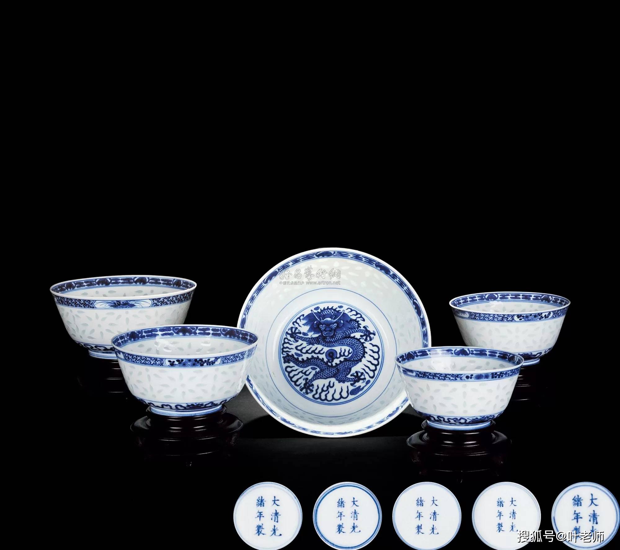 玲珑瓷是景德镇的四大传统名瓷之一,在瓷器坯体上通过镂雕工艺,雕镂出