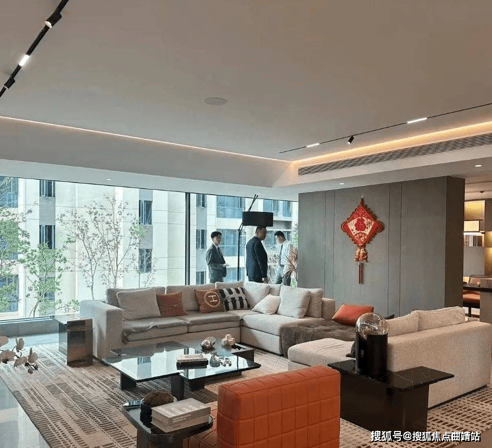 可扩展面积高;缺点:竖厅设计,相比较横厅视野上看起来没有那么开阔