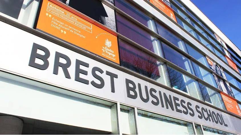 工商管理博士(dba)学位班,依托北京大学,法国布雷斯特商学院的师资,在