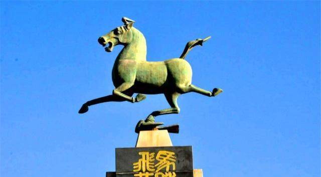 马踏飞燕刚出土时是什么样的?如此严重的破损,专家是怎么修复的
