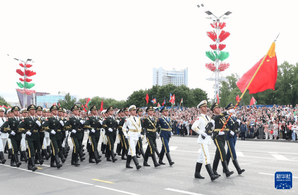 这是三军仪仗队第三次受邀前往白俄罗斯参加阅兵活动,同时也是首次