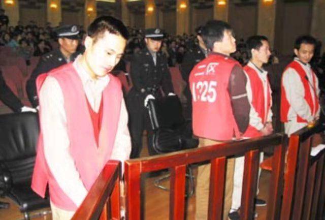 李彦波与李彦彬系堂兄弟,与张显光等三人是姑舅老表关系.