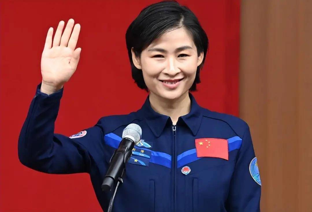 中国有4位女航天员,首次载人登月有一个?刘洋:也许会登上月球