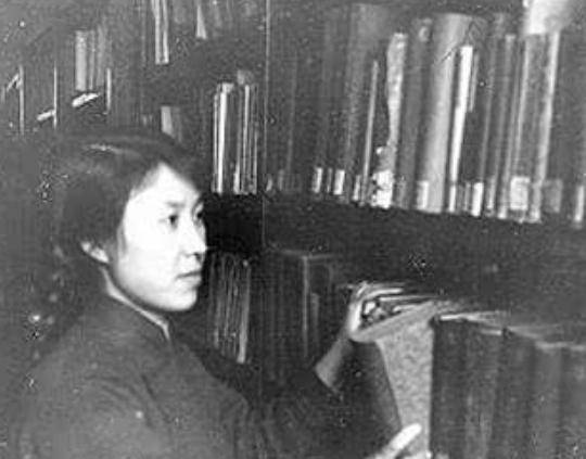 其实李玉琴这次来,也确实并不是真的因为溥仪生病而来看望他的,而是要