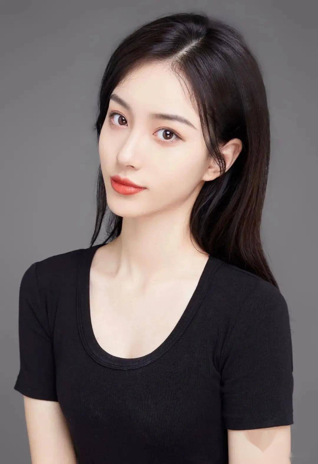 王梓莼性感写真曝光,美貌与才华的完美融合!