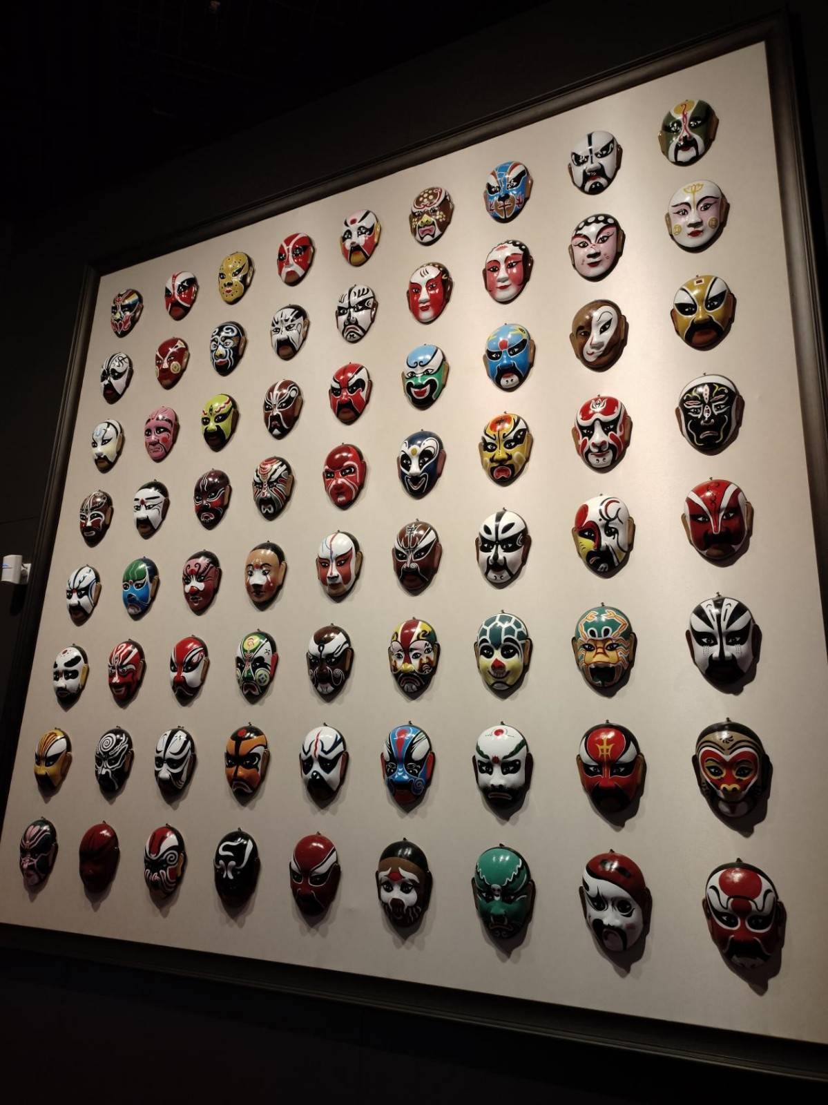 在郑州博物馆,有两个展厅展示了国家级非物质文化遗产,分别是《豫声豫
