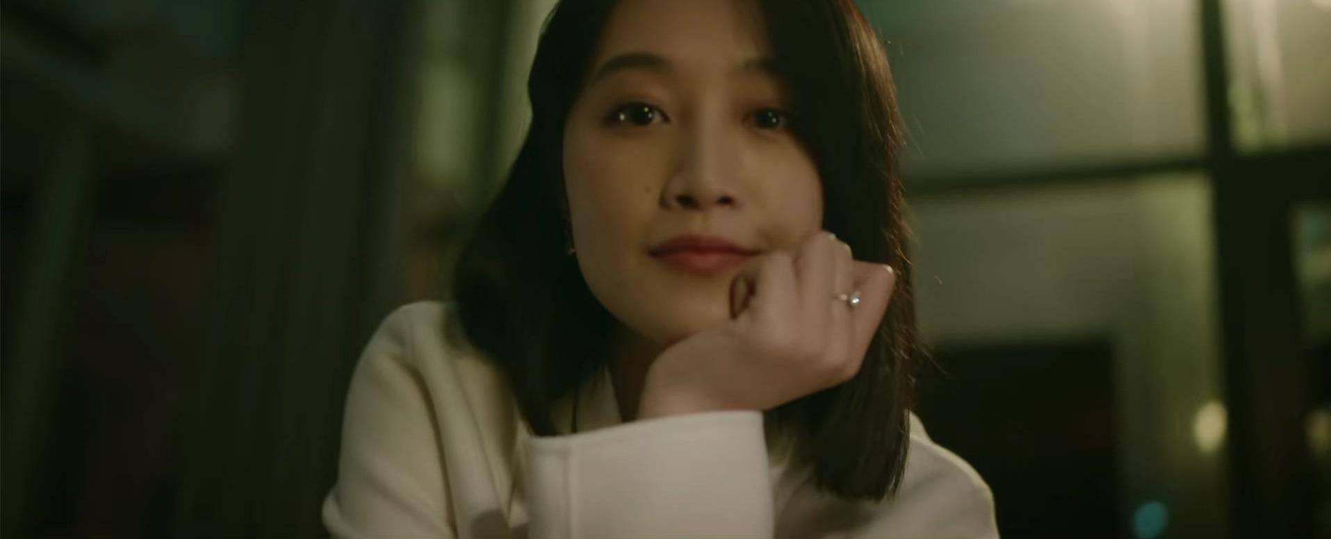 马伊琍以素颜出镜,展现了她作为演员的自信与实力.